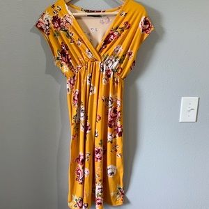 ❤️SOLD❤️ Floral Midi Small Capped Sleeve Dress
